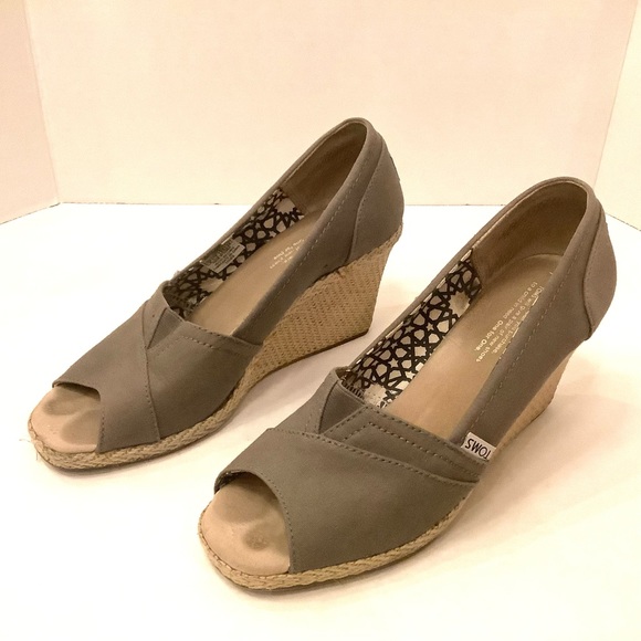Toms Shoes - TONS Gray Fabric Wedge Sz 9 B13/14